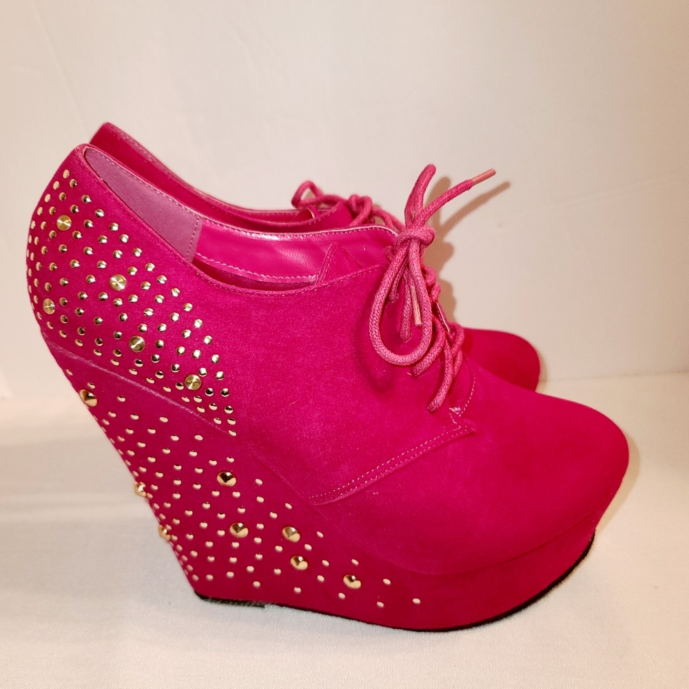 Delicacy Hot Pink gold studs platform shoes